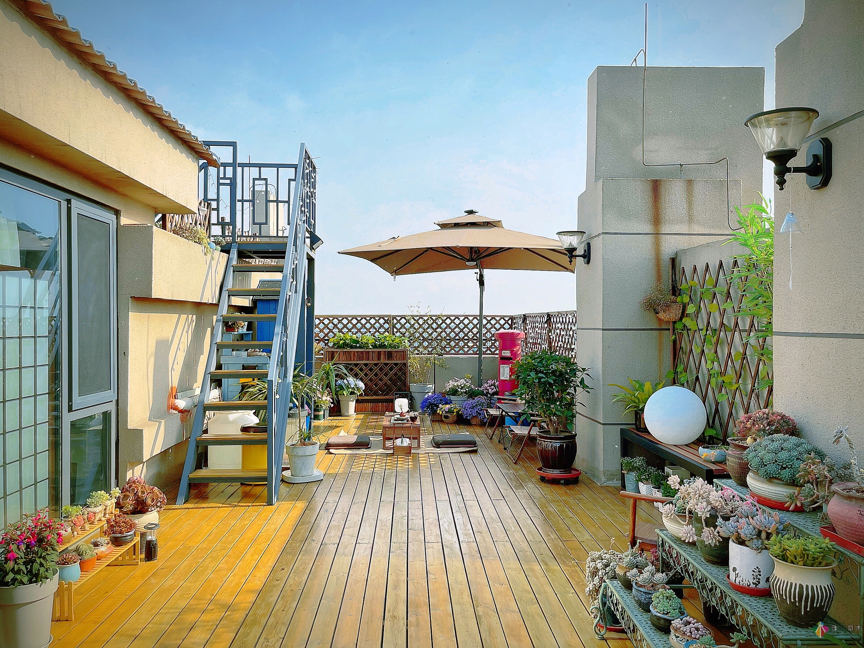 買頂樓18㎡露臺，做成“air 花園”，比住別墅舒服。