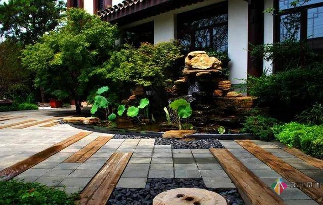 花園收藏獎最佳作品|古典優(yōu)雅的蘇聯(lián)風格庭院，位于城市中