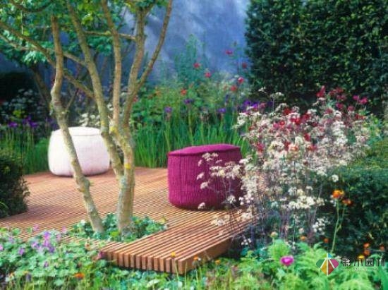 在花園，建立一個花境。在花境里，把你的愛告訴花園